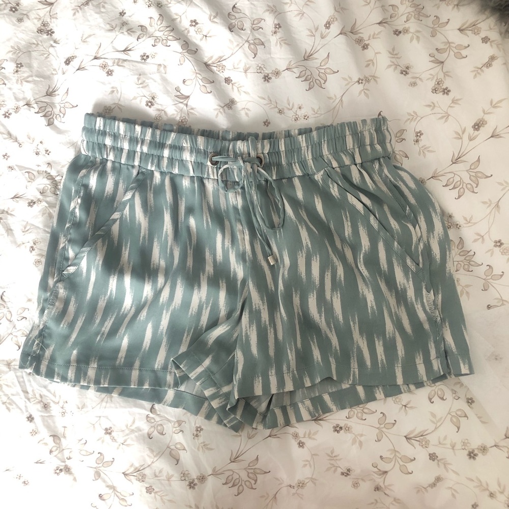 Dynamite Green drawstring shorts in XS
